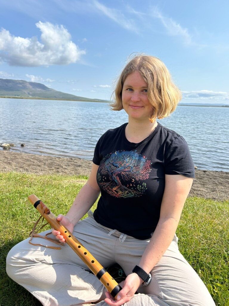 IcelandAnkeFluteFlashSmileSeated