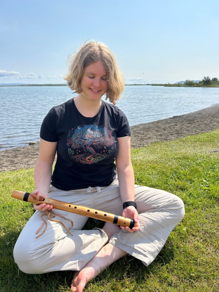 IcelandAnkeFluteSmileSeated